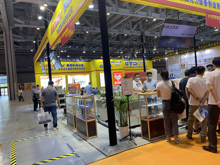 Alevsiz cilalama makinesi Makineler Üreticisi Dongguan Yeni Tip Horizontal Elektrikli Elmas Cilalama Makinesi Plexiglas için