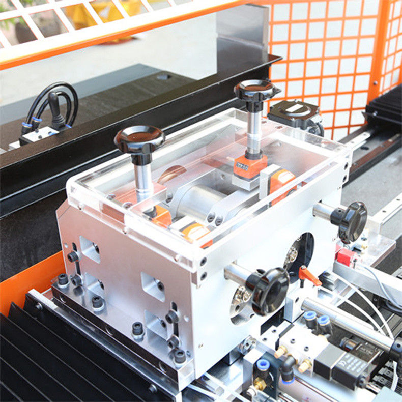 Salıngın Önleyici Bölme Üretim Ekipmanı SD-R70 Yüksek Hızlı R-açılı Kenar Kesme Makinesi Otomatik Akrilik PMMA Pah Kırma Makinesi