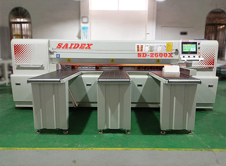 Fabrika Doğrusu PMMA PS MS Akrilik Kesme Makinesi SD-2600 İthalatlı Doğruluk Rehberi Rayla
